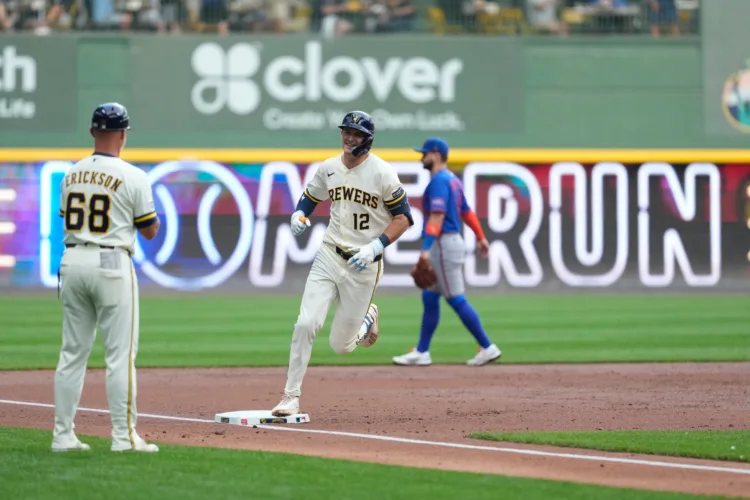 Pratt hits 1st homer as Brewers beat Mets 8-3